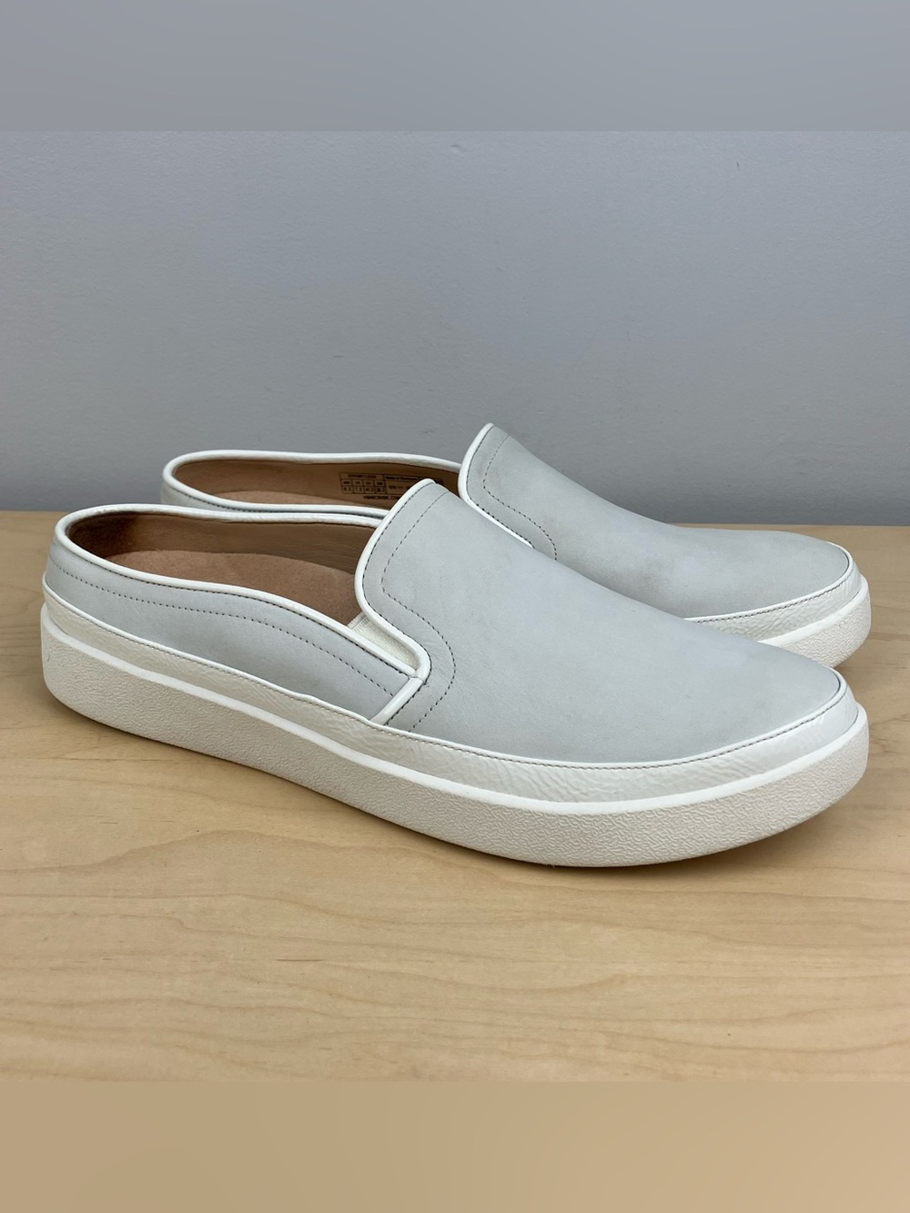 Vionic Women’s 9.5 Effortless Light Gray Nubuck Leather Slip On Mule Shoes